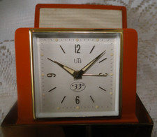 réveil ancien UTI  "33" dans boite livre d'heures simili cuir marron vintage