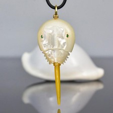 Pendentif De Limule En Mère