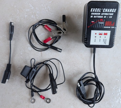 Chargeur auto batterie 12v - auto, /
