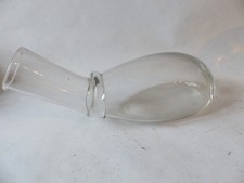 Ancien urinal en verre