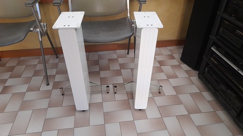 Acoustics stand for concept - q,