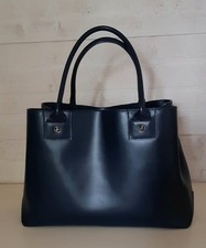 Beau sac à main classique