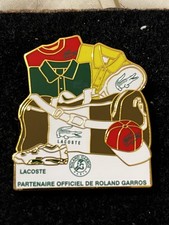 Pin’s Lacoste Roland Garros Sacs Polos Raquette Casquette