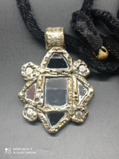 Ancien pendentif Résine signé MF design 70 style vautrin ,miroir , à identifier.