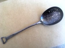 (n°1) ANCIENNE BELLE CUILLÈRE SAUPOUDREUSE POINÇON   19eme