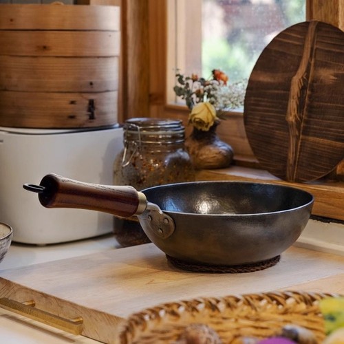 Wok fonte avec extérieur - wok,