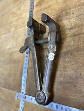 etau outil ancien étau de serrage à mains SER réf N° 27