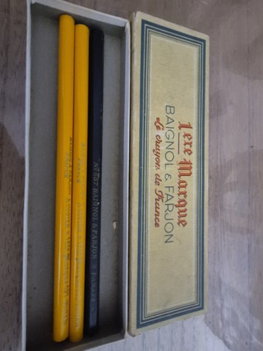 Ancienne boîte crayons