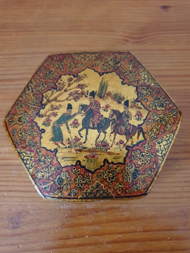 Superbe boite laquée - , en