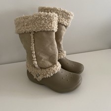 Bottes Crocs Nadia pour femmes taille 7 lignes en fausse fourrure Sherpa impe...