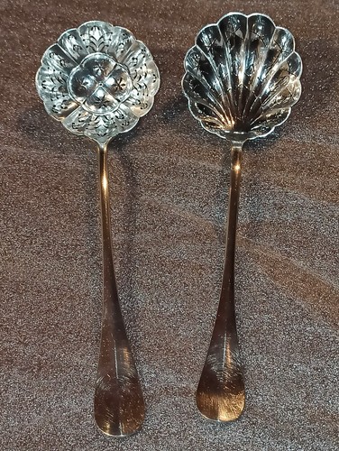 Cuillère à saupoudrer - ,