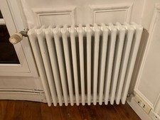 7 Radiateurs en fonte, robinets thermostatiques, tb état, se vendent à l’unité