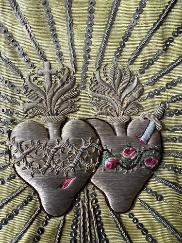 Broderie orfrois coeur de - &,