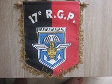 GRAND FANION MILITAIRE 17