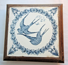 Dessous de plat carré, tour bois, carreau de céramique, Les Hirondelles bleues