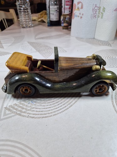 Voiture ancienne décorative