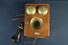 Rare téléphone mural