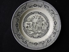 Assiette en faïence fine de gien, décor asiatique, Pagode. XIXème 