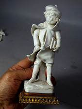 Ancien sujet biscuit "Ecolière face au vent", vers 1900/30. Parfait état B59