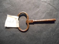 clé clef  XIXe fer forgé de pendule horloge  ref 1 carré de 3mm fort