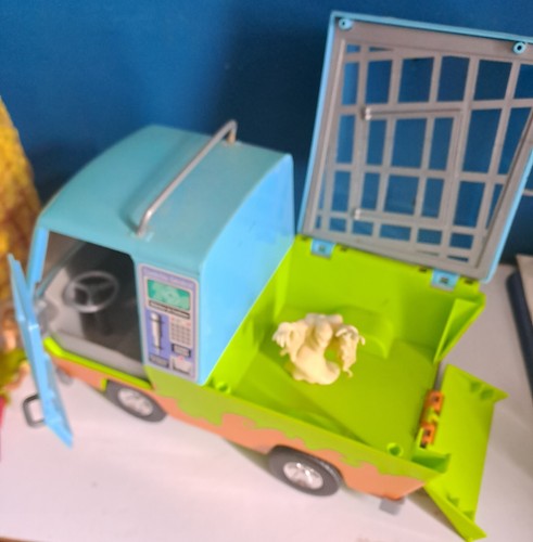 Scooby doo mystery machine - scooby,