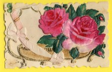 Carte Postale Ancienne en Relief Embossed CELLULOID Panier de ROSE Tissu Velours