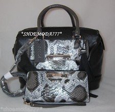 GUESS Spotlight Bag Purse Box