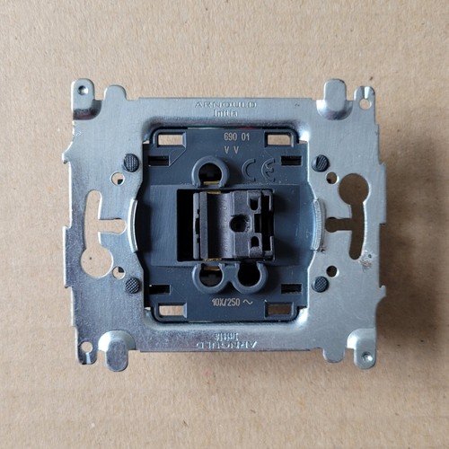 Arnould initia 69001 1 - initia,