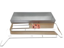 Armoire à bijoux et miroir