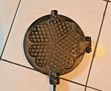 GRANDE PINCE EN FONTE GAUFRIER