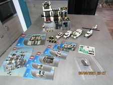 set lego / commissariat / 7237 / quasi complet / notices / 6 personnages