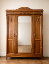 Armoire de style Louis XVI en