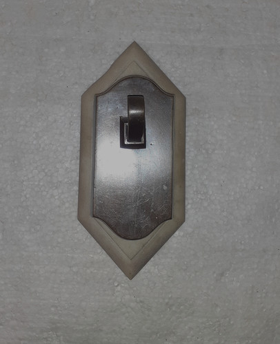 Fixer sur porte entree rare - fixer,