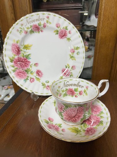 Assiette soucoupe tasse - , à