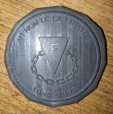 1  PLAQUES EN BRONZE COMMEMORATIVES 8cm au nom de la liberté plaque 1945/1995