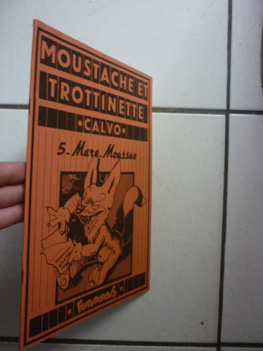 Calvo moustache et - /,