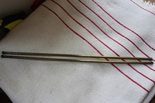 2 PETITES TRINGLES A RIDEAUX EN LAITON DORE