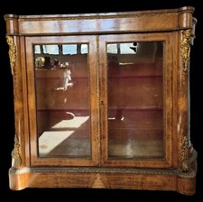 BUFFET VICTORIEN. PLACAGE DE