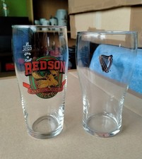 2 verres biére kronenbourg Redson guinness