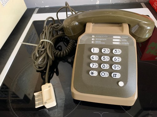 Téléphone ancien fixe - téléphone, marron