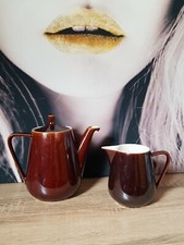 CAFETIÈRE ET POT A LAIT