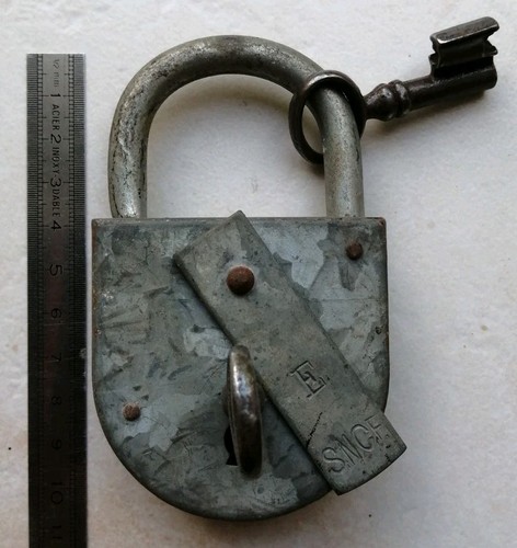 Vit ancien cadenas des - cadenas,