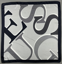 Magnifique foulard  " GUESS "