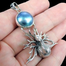 Pendentif motif paon perle