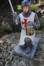 HF1690 FIGURINE TEMPLIER MEDIEVAL AGENOUILLE HISTOIRE CHATEAU CHEVALIER 15 CM