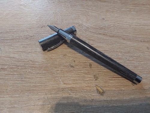 Superbe stylo plume - bois, et