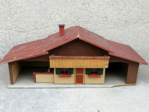 Ancien jouet chalet - , bois