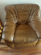 FAUTEUIL CUIR MARRON BON ETAT 90 (L) *80 (L) *75(H)