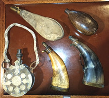 lot  5 Poire a poudre de