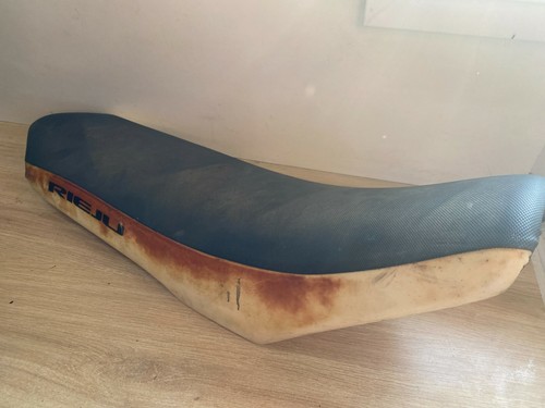 Une selle siege - une, jaunie